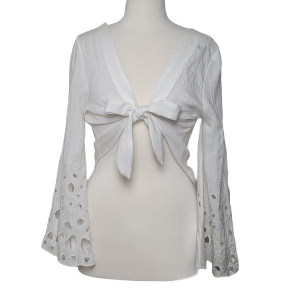 MOON RIVER Top Cropped Back Tie Knot Eyelet Detail - Picture 1 of 6